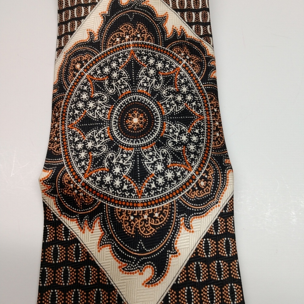 Enrico Capucci men's tie bold central pattern